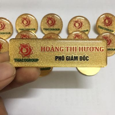 Thẻ tên nhân viên đổ keo